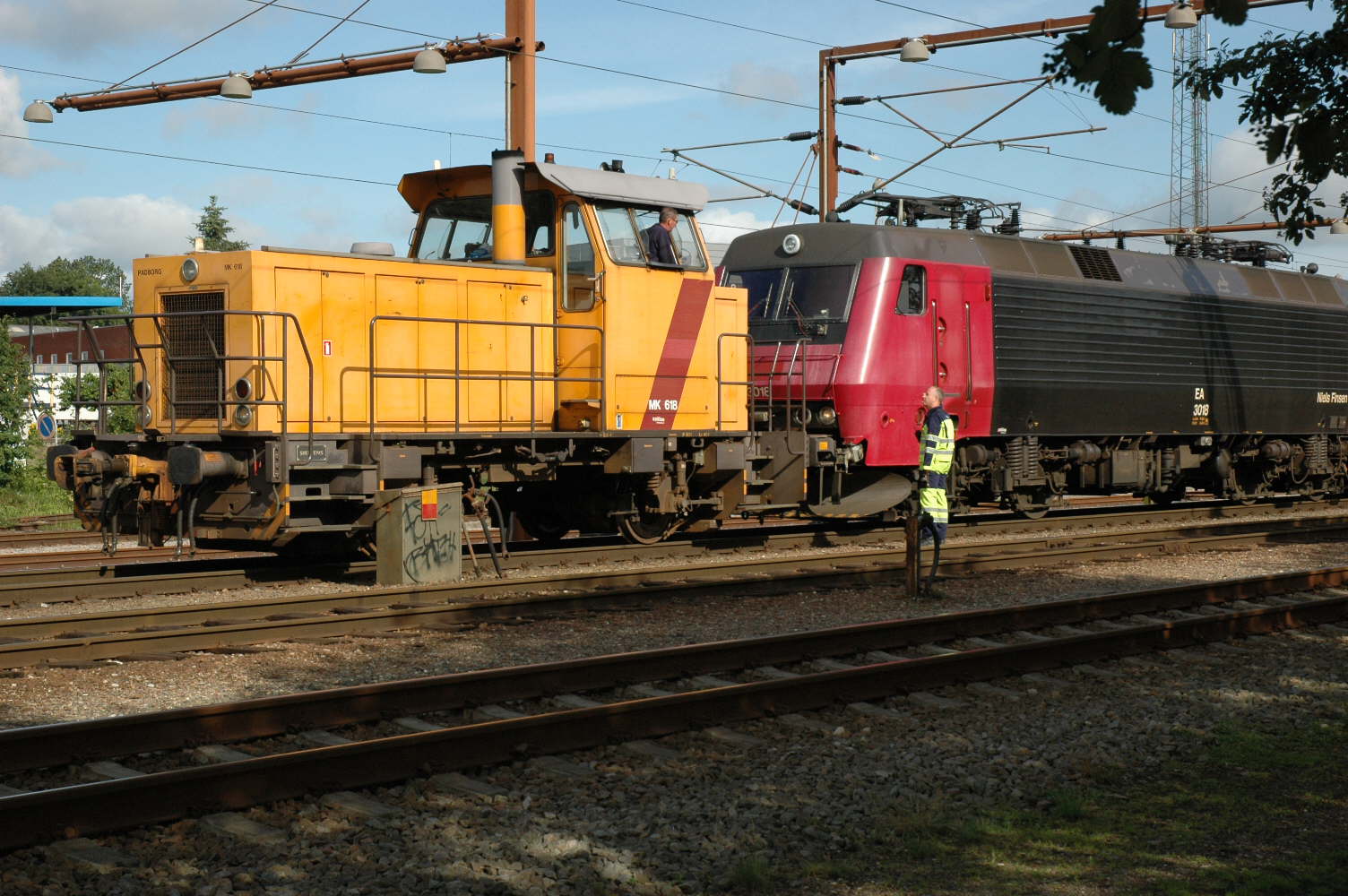 MK 618 hj�lper EA 3018 tilbage til dansk str�n Padborg den 28-06-2007