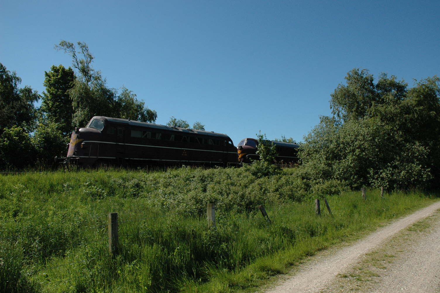 MY 1101+MX1001 uden for Randers den 04-06-2011